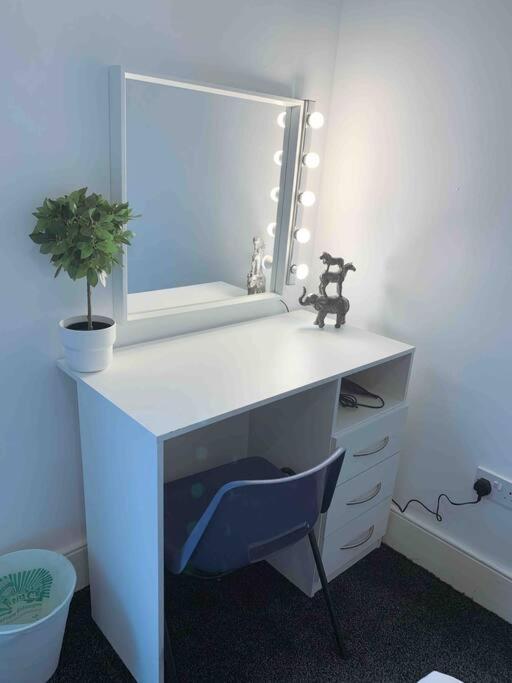 Homely 3 Bed Town House In Coventry City Centre Exterior photo